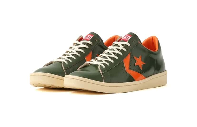 Converse Pro Leather J OX de atmos en cuero verde oliva con la estrella naranja y la suela crema