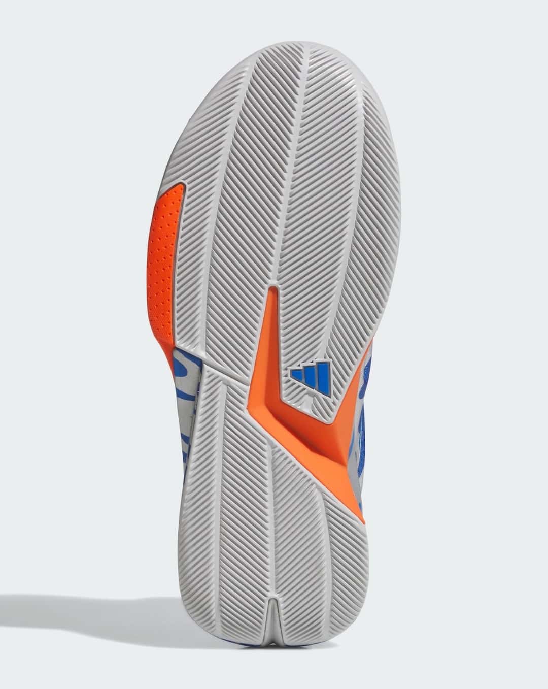 Suela gris de la adidas Crazy Energy Flames con la pieza central naranja y el logo de adidas en azul