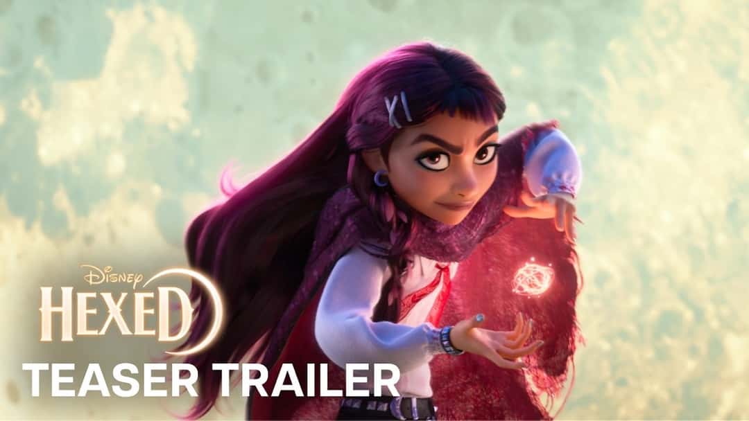 Billie Doe, con capa bordó y una luz roja mágica en la mano, en el primer avance oficial de «Hexed», de Disney