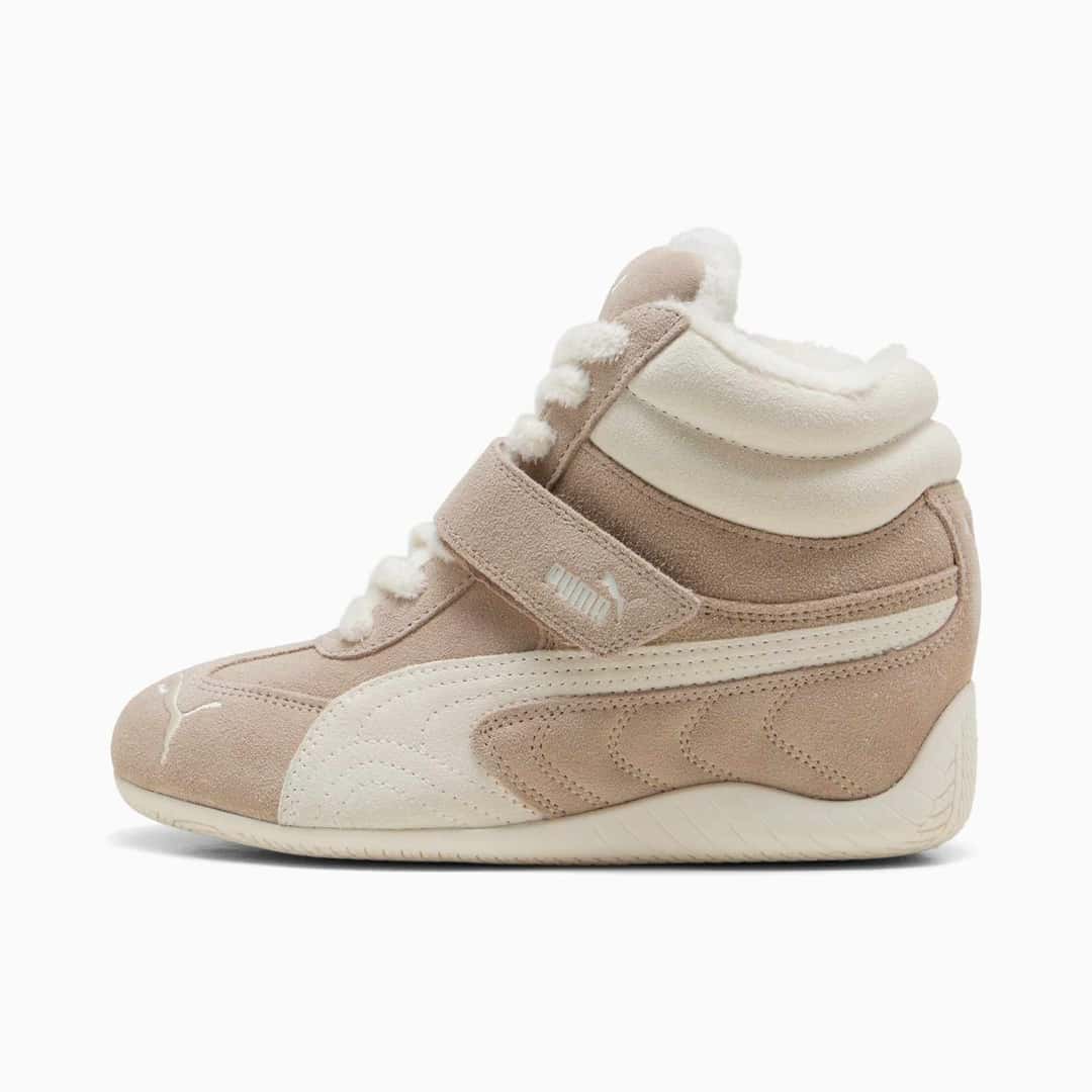 PUMA Speedcat Wedge WRM en beige Birch, con gamuza clara, Formstrip crema, abrojo y forro de pelo blanco en el cuello