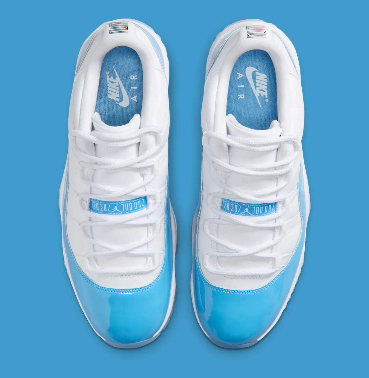 Air Jordan 11 Low University Blue vista detalle del charol celeste
